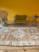 Charger l&#39;image dans la galerie, Tapis Boujaad Vintage Saint Tropez 3
