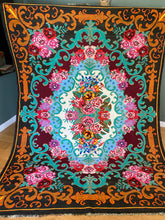 Charger l&#39;image dans la galerie, tapis moldave plateau floral
