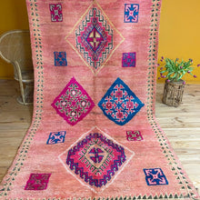 Charger l&#39;image dans la galerie, Grand boujaad en laine rose ancien
