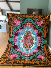 Charger l&#39;image dans la galerie, Tapis Moldave Vintage motifs géométriques et laine bouillie
