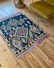 Charger l&#39;image dans la galerie, Tapis Azilal Vintage In Love 3
