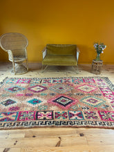 Charger l&#39;image dans la galerie, Tapis Boujaad ancien tonalités de rose
