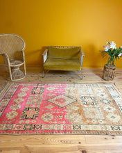 Charger l&#39;image dans la galerie, Tapis Boujaad Vintage Sublime
