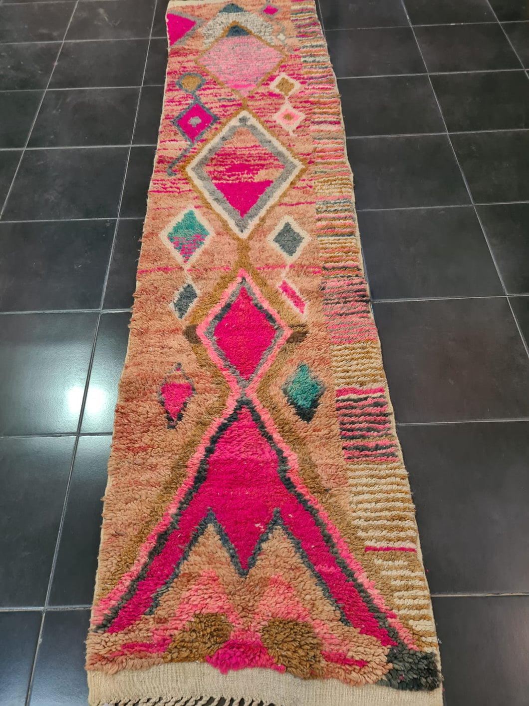 Tapis Boujaad Vintage couloir. Origine Azilal