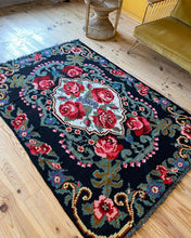 Charger l&#39;image dans la galerie, Tapis Moldave Vintage Rentrée 4
