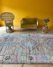 Charger l&#39;image dans la galerie, Tapis Boujaad Vintage Exceptionnel
