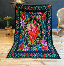 Charger l&#39;image dans la galerie, Tapis Moldave Vintage Epris
