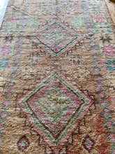 Charger l&#39;image dans la galerie, Tapis Boujaad Vintage Exceptionnel
