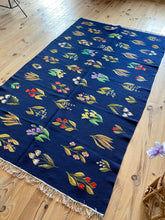 Charger l&#39;image dans la galerie, Tapis Moldave Vintage Beach 1
