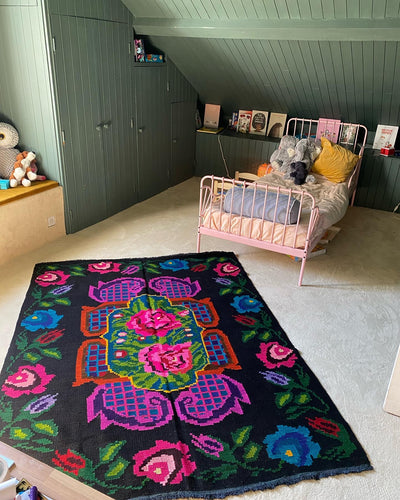 Petit tapis moldave chambre d'enfant