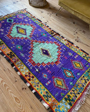 Charger l&#39;image dans la galerie, Tapis Azilal Vintage Bombe 4
