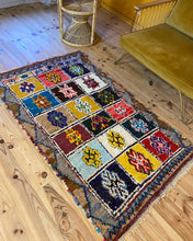 Charger l&#39;image dans la galerie, Tapis Azilal Vintage Party 3
