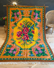 Charger l&#39;image dans la galerie, Tapis Moldave Vintage Passionnel
