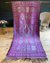 Charger l&#39;image dans la galerie, Boujaad Vintage. Tapis Berbère de taille moyenne
