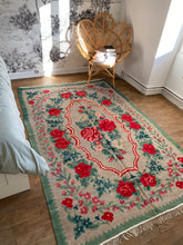 Charger l&#39;image dans la galerie, Kilim Moldave en laine bouillie
