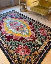 Charger l&#39;image dans la galerie, Grand kilim à la rose de Bessarabie
